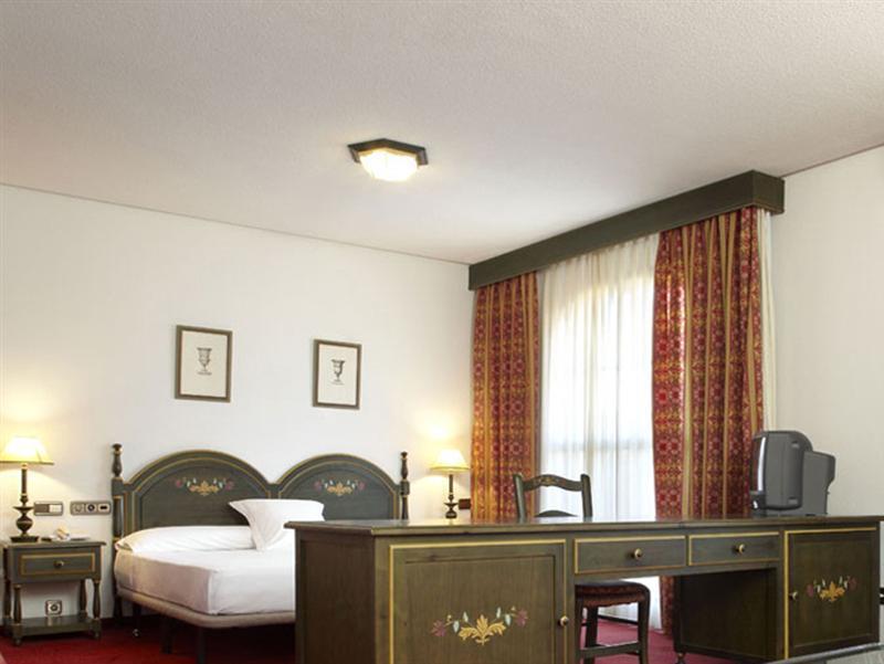 Ilunion Golf Badajoz Hotell Eksteriør bilde